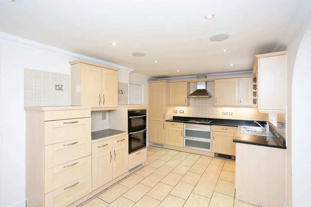 Watford, WD19, photo 13