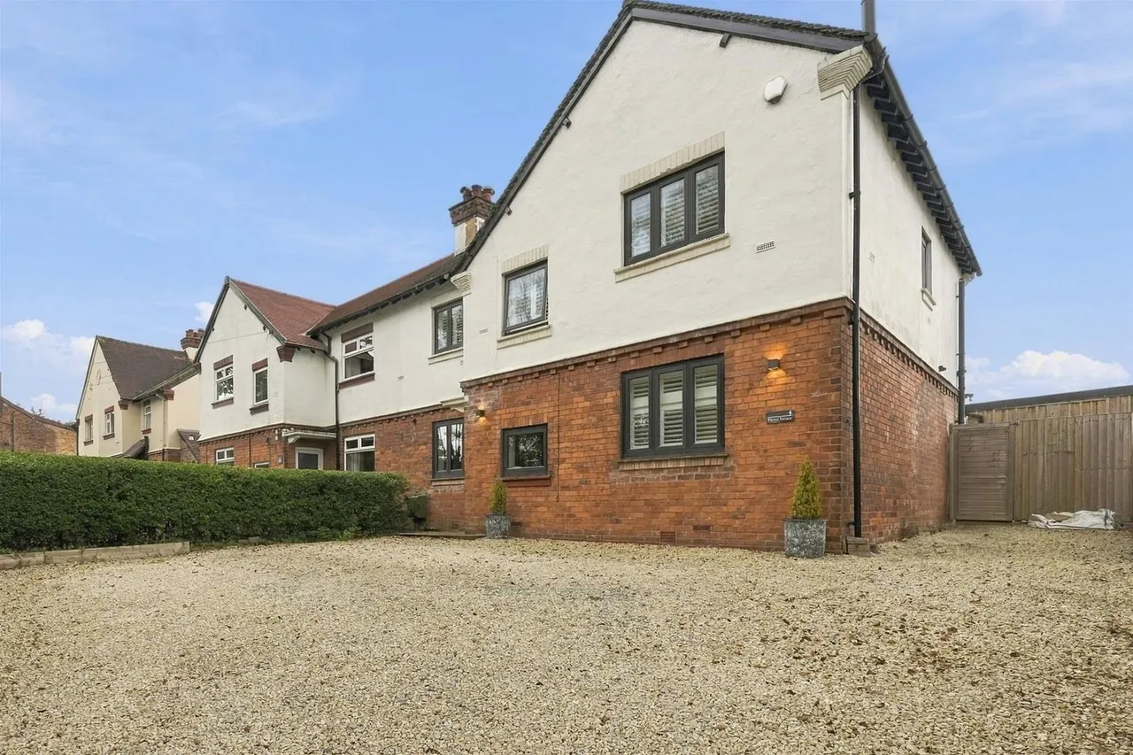 4 bed house for sale, Manor Terrace, Langley, SK11