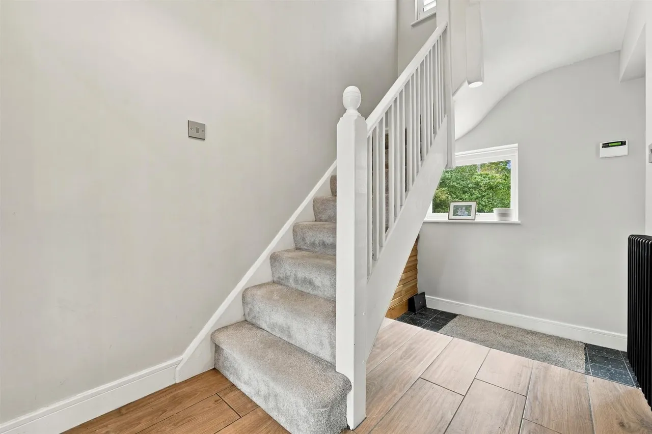 Manor Terrace, Langley, SK11, photo 12