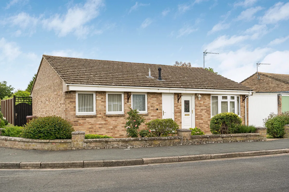 2 bed house for sale, Buchan Road, Bicester
