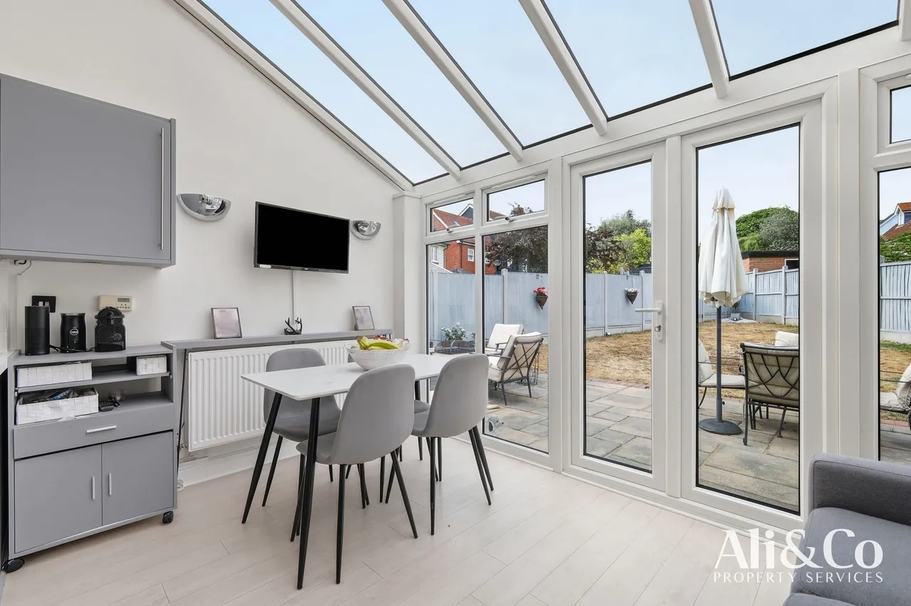 Guardian Avenue, Grays, Essex, RM16 5US, photo 5