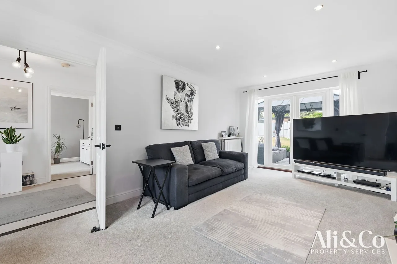 Guardian Avenue, Grays, Essex, RM16 5US, photo 10