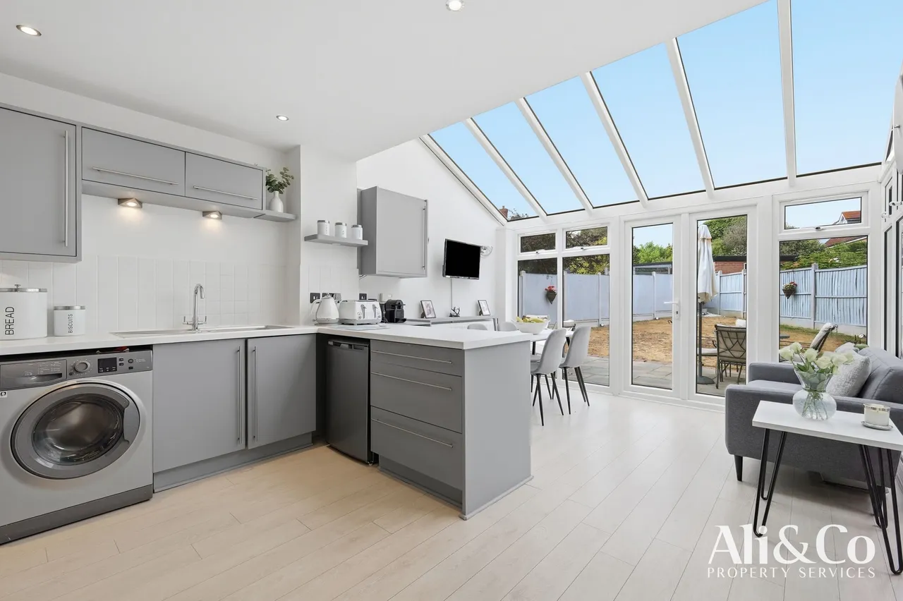 Guardian Avenue, Grays, Essex, RM16 5US, photo 4