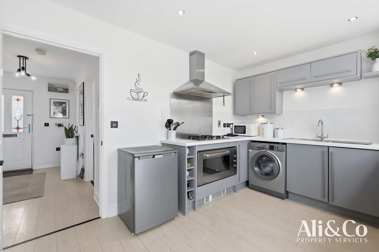 Guardian Avenue, Grays, Essex, RM16 5US, photo 6