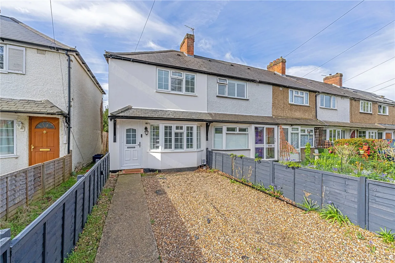 3 bed house for sale — Hanworth Road, Hampton, TW12 3ED
