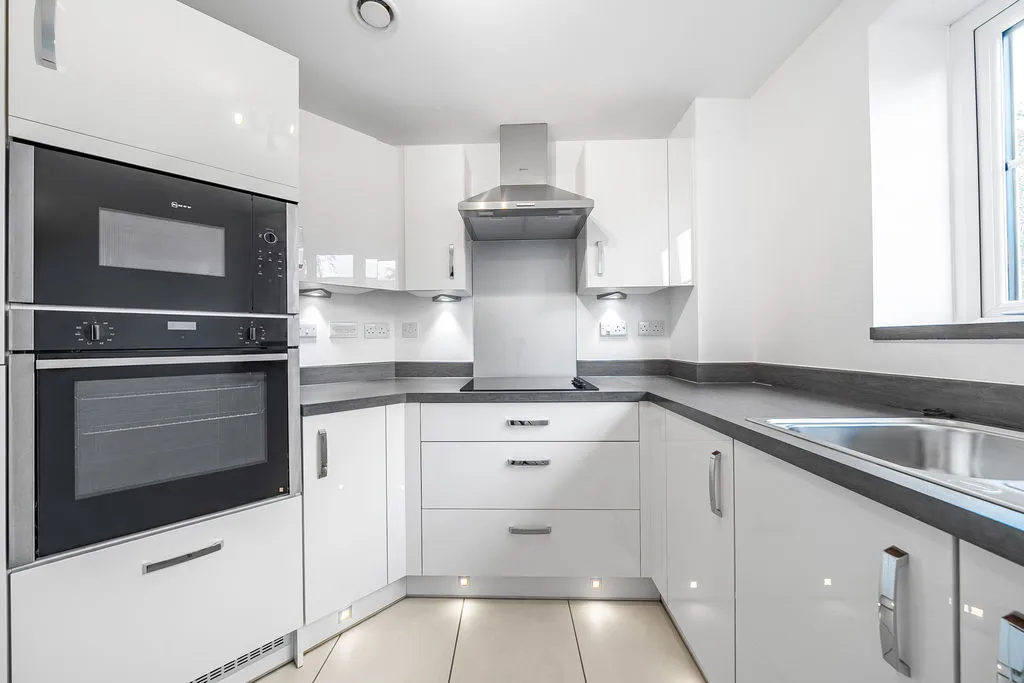 Churchfield Road, Walton-On-Thames, KT12, photo 3