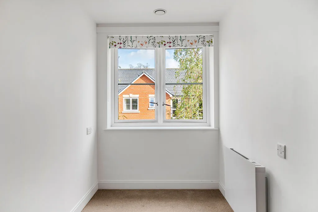 Churchfield Road, Walton-On-Thames, KT12, photo 6