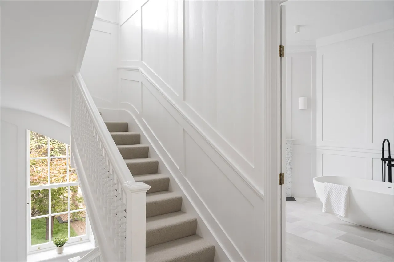 Chiswick Lane South, London, W4, photo 29