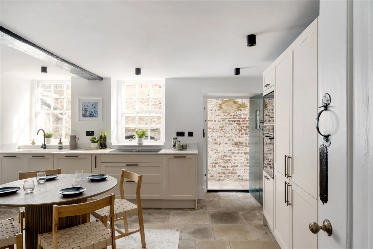Chiswick Lane South, London, W4, photo 10