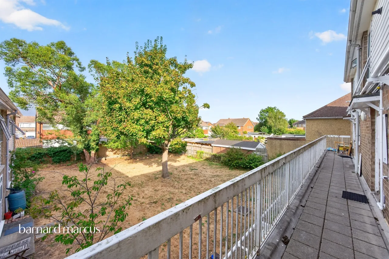 Gatley Avenue, Epsom, KT19, photo 9