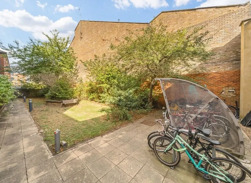 Mackintosh Lane, Homerton, E9, photo 5