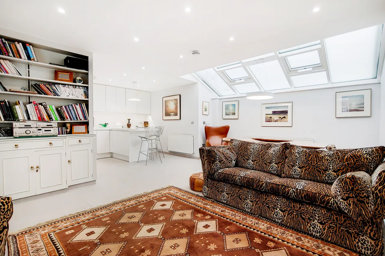 14 Wyndham Mews, London, photo 12