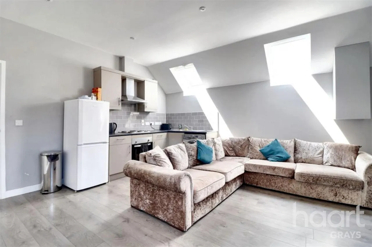 3 bed flat to rent, River View, RM16