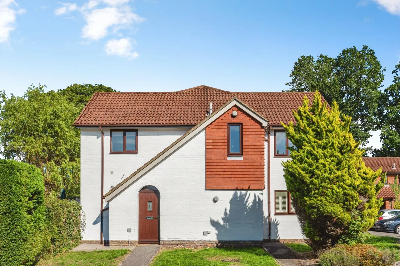 2 bed flat for sale, Timbermill Court, Haslemere, GU27