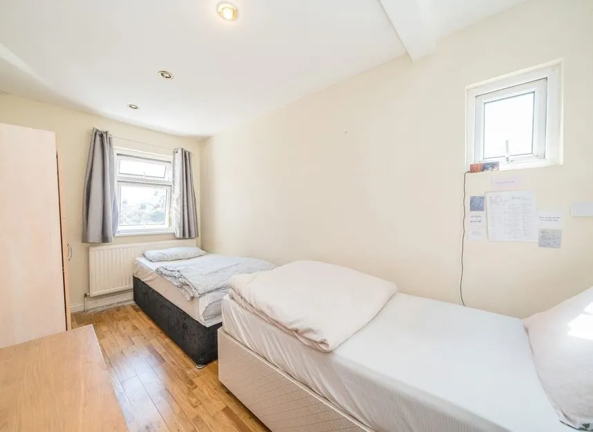 Hanworth Road, Hounslow, TW3, photo 6