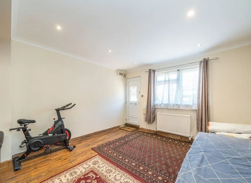 Hanworth Road, Hounslow, TW3, photo 7