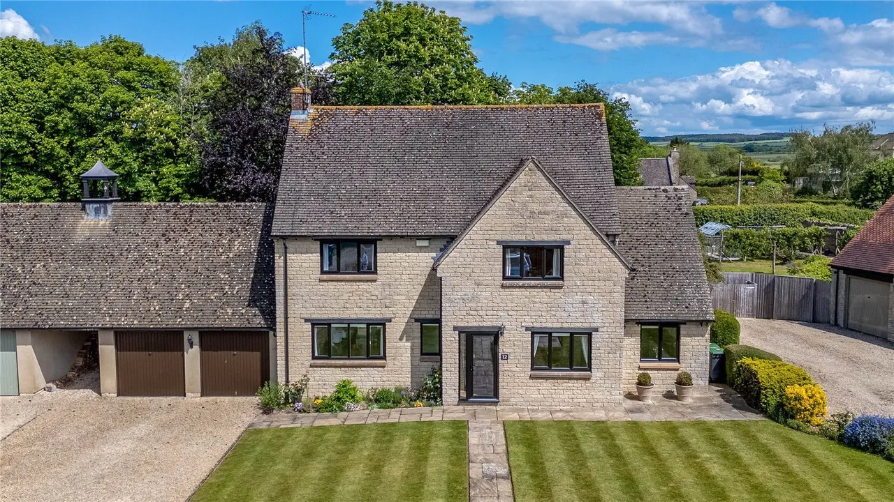 4 bed property for sale, Home Farm Close, Shipton-under-Wychwo, OX7