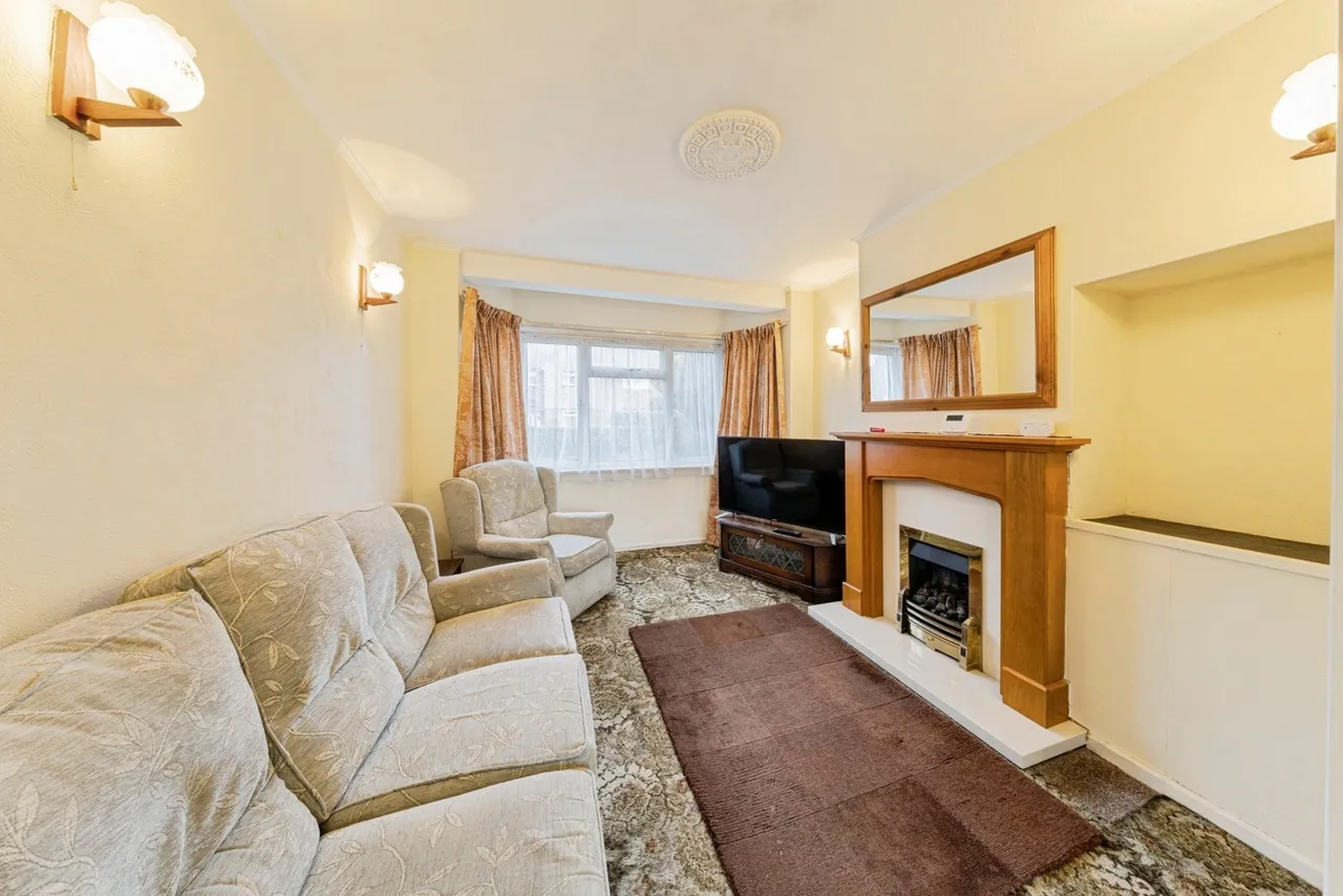 Hortonsfield Road, Yardley Gobion, Towcester, Northamptonshire, NN12, photo 4