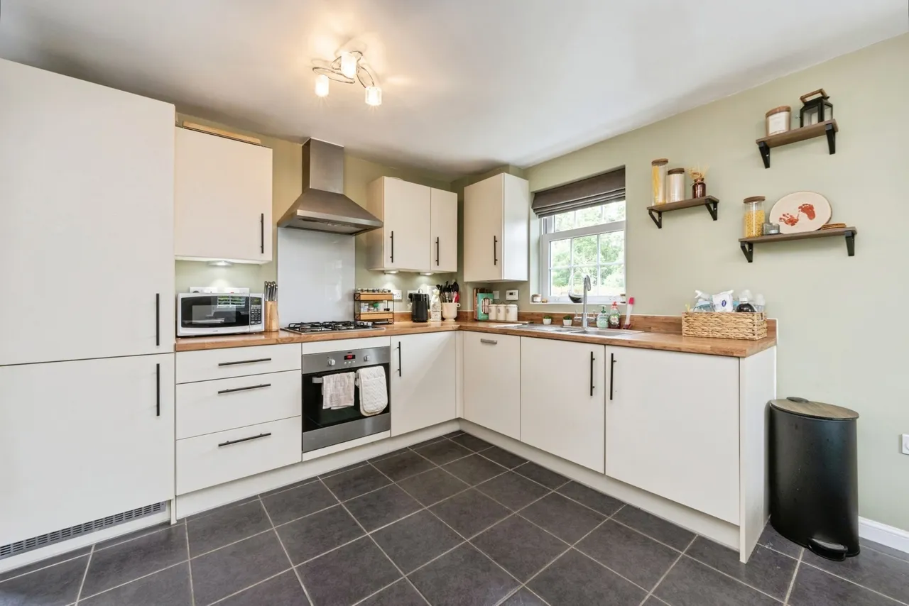 Crouch Gardens, Kempston, Bedford, Bedfordshire, MK42, photo 4