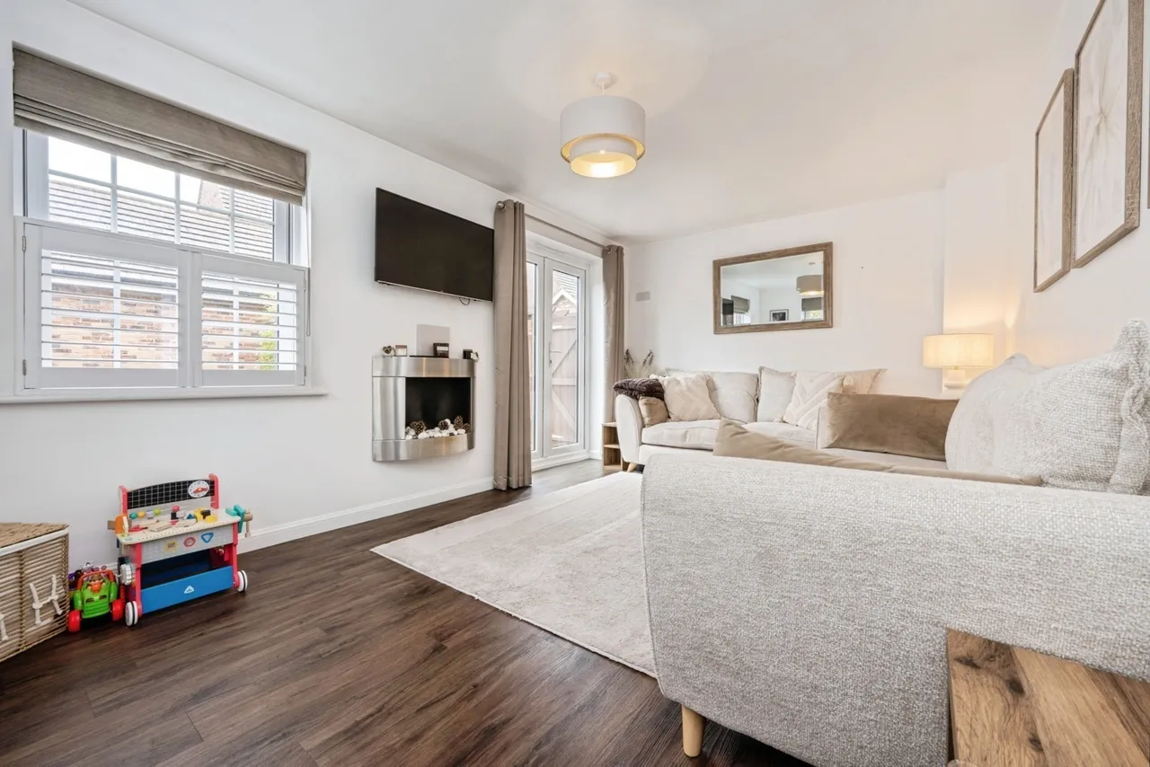 Crouch Gardens, Kempston, Bedford, Bedfordshire, MK42, photo 2