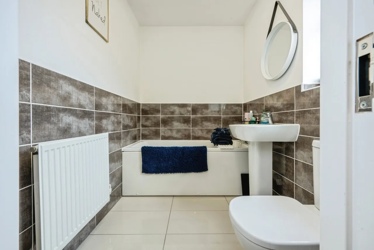 Crouch Gardens, Kempston, Bedford, Bedfordshire, MK42, photo 12