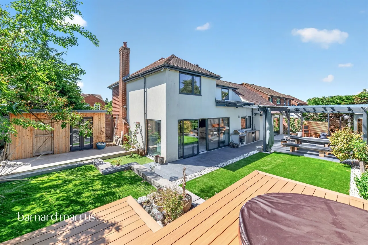 4 bed house for sale, Auriol Park Road, Worcester Park, KT4