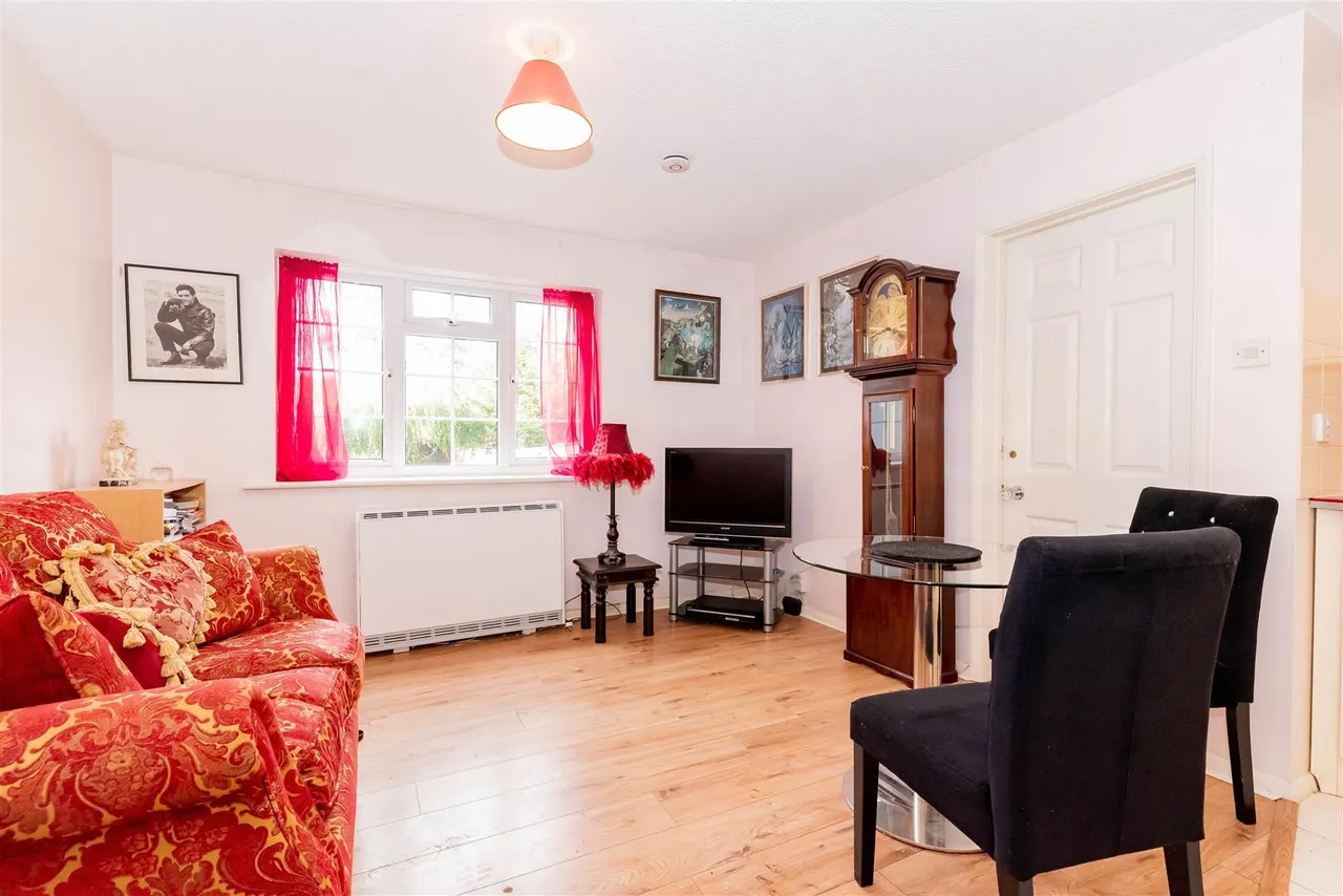 Fairway Heights, Camberley, photo 9