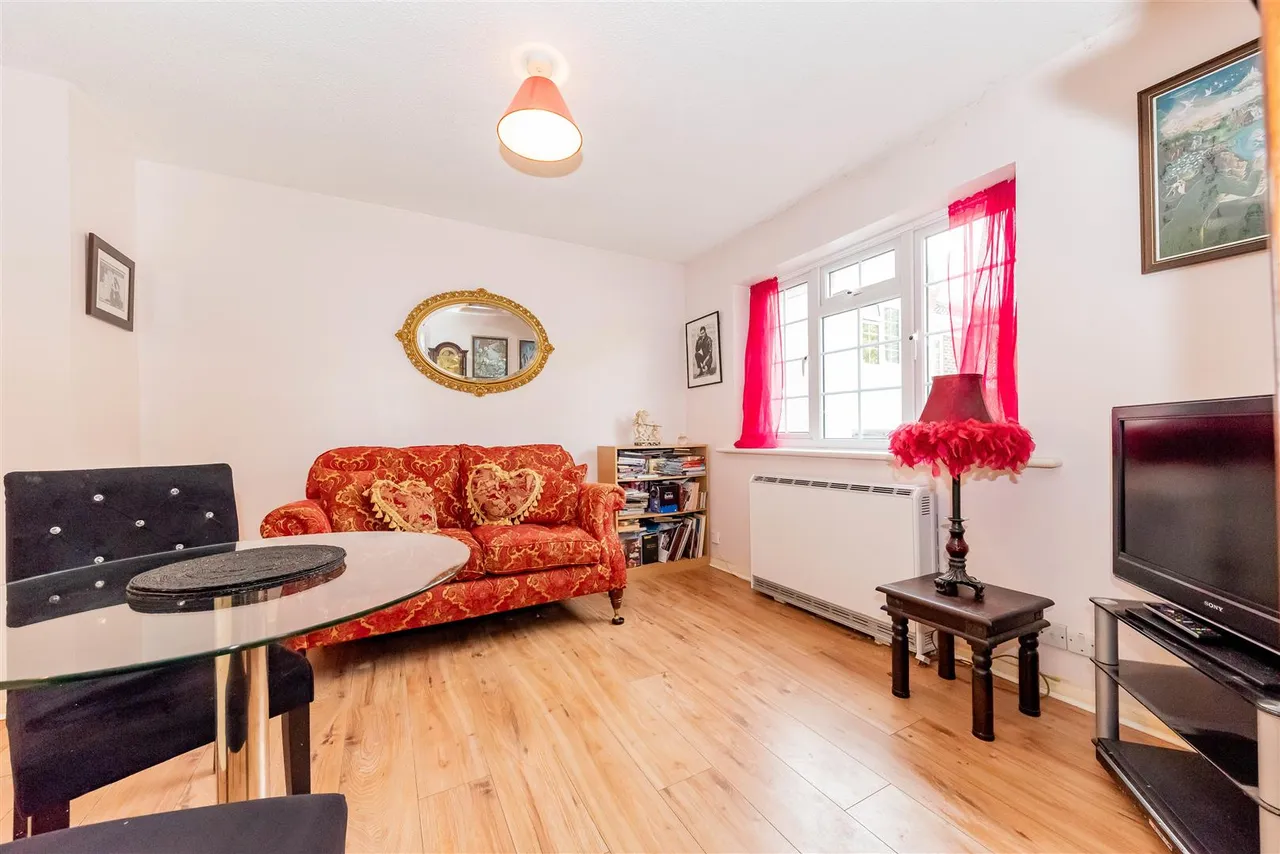 Fairway Heights, Camberley, photo 2