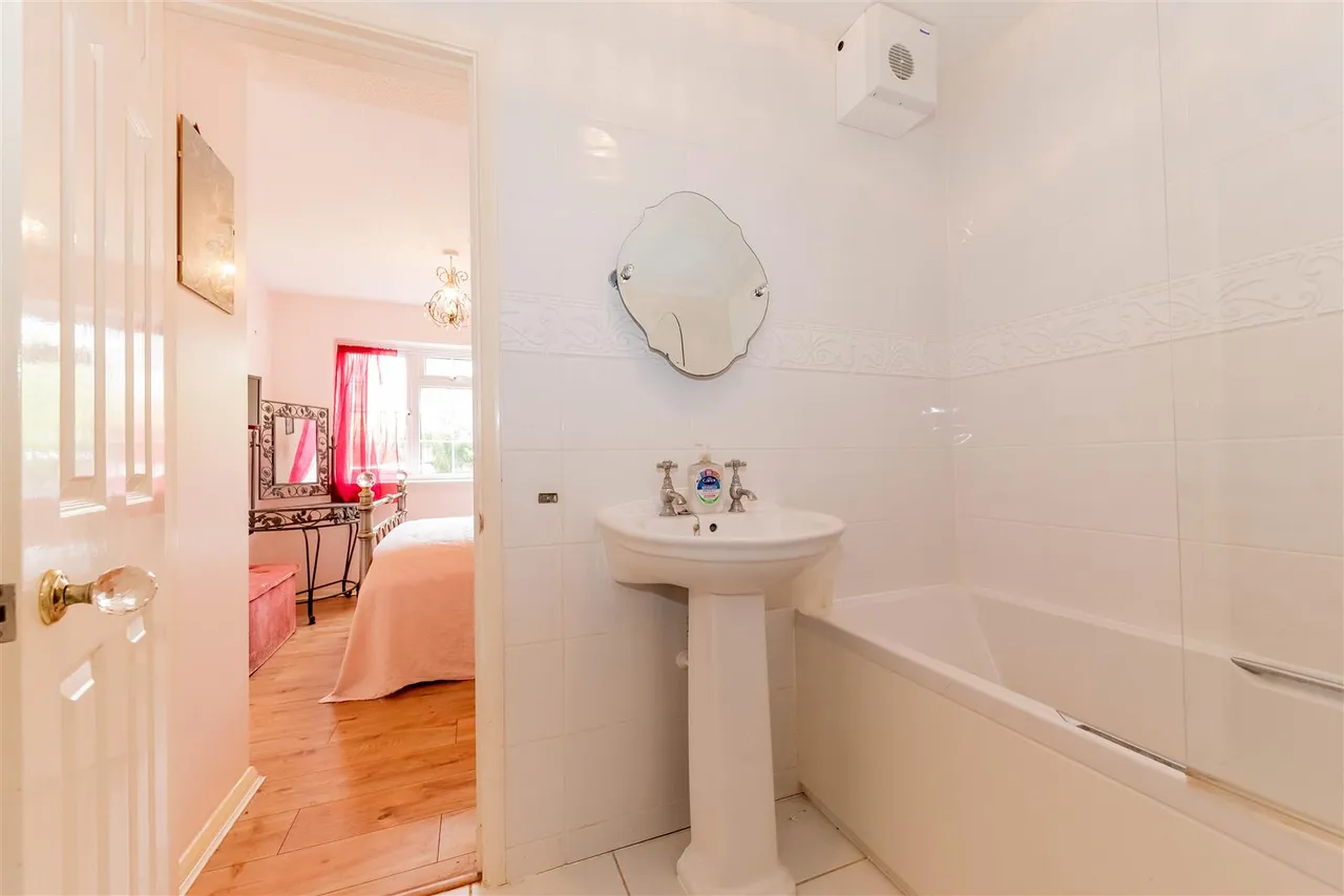 Fairway Heights, Camberley, photo 14