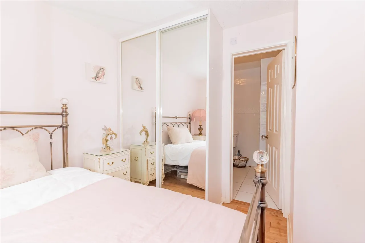 Fairway Heights, Camberley, photo 8