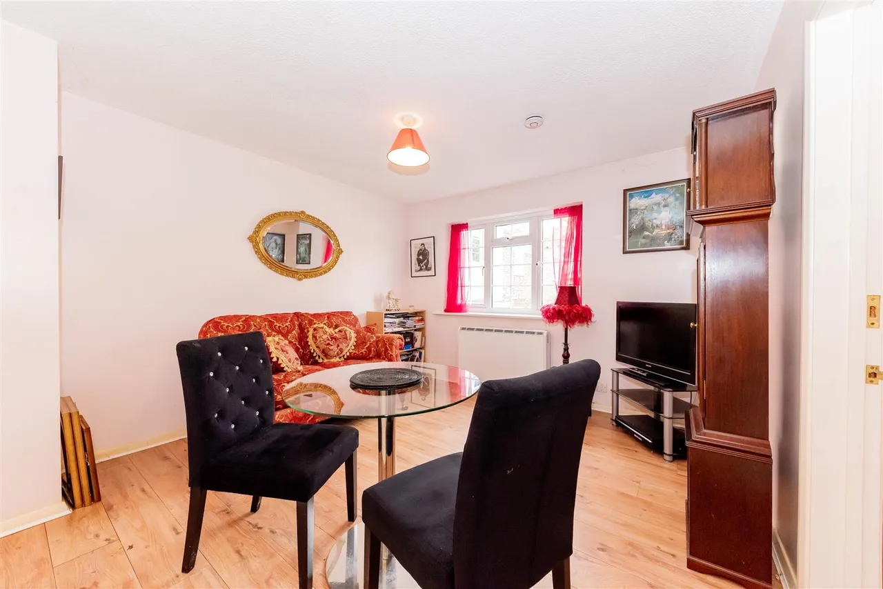 Fairway Heights, Camberley, photo 11