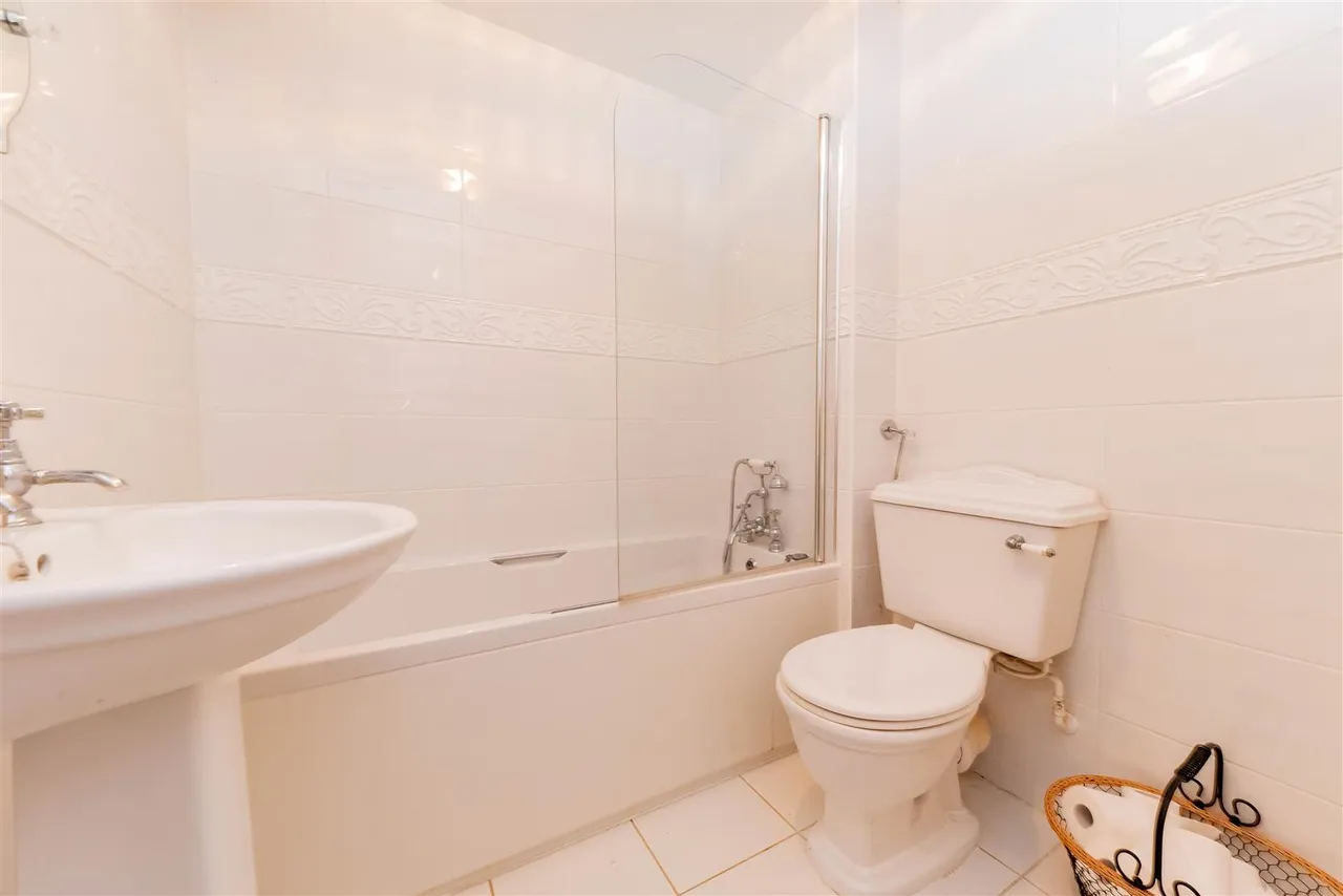 Fairway Heights, Camberley, photo 7