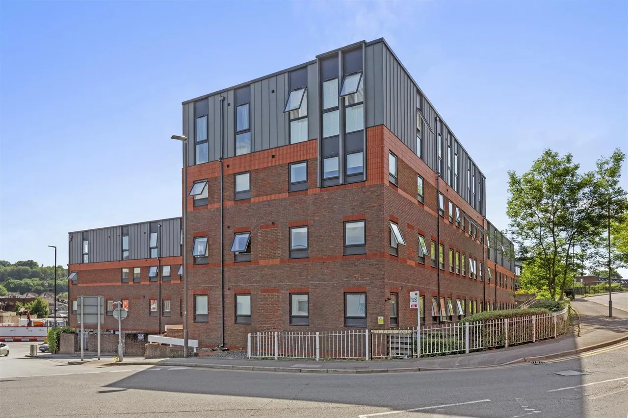1 bed flat for sale, Bellfield Road, High Wycombe, HP13