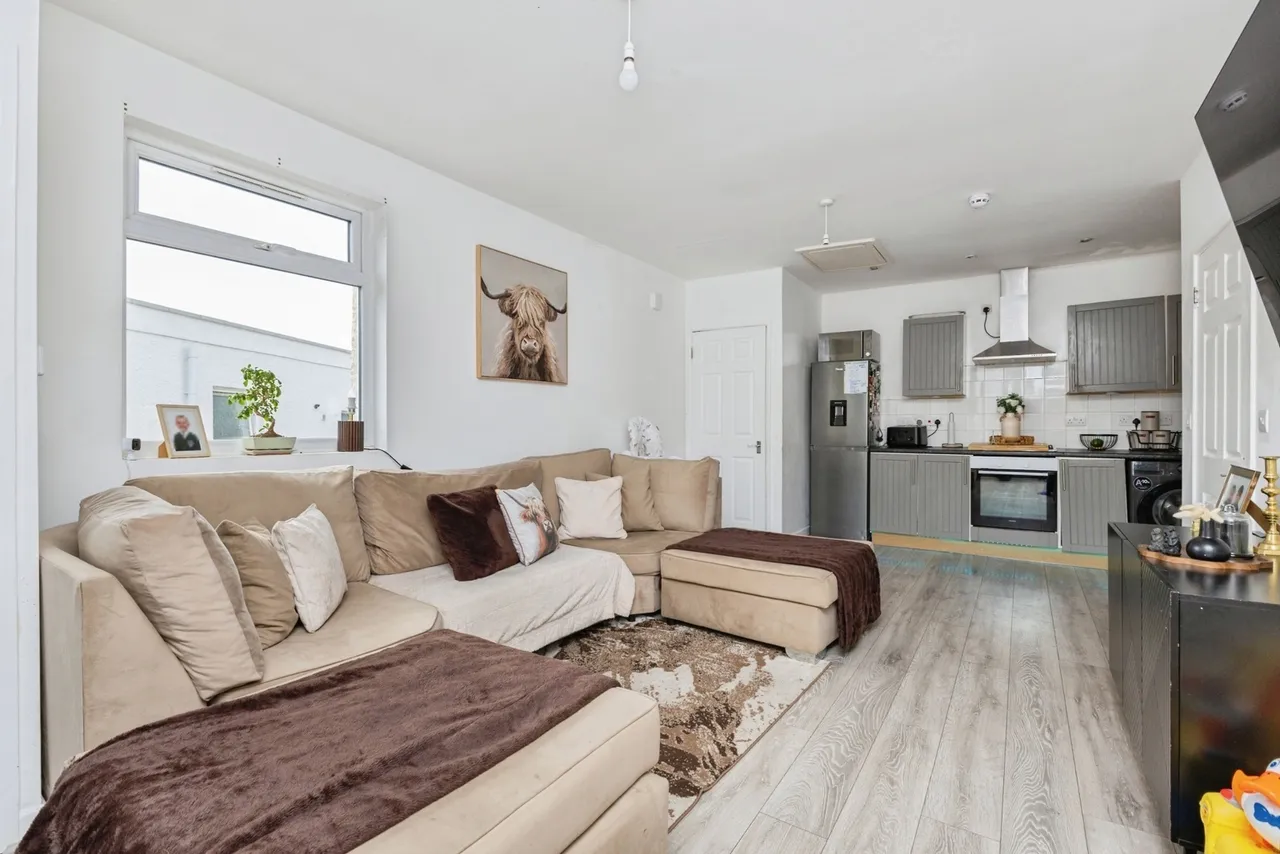 3 bed flat for sale, Torquay Road, Kingskerswell, TQ12