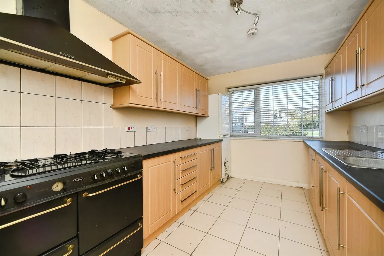 Cliff Avenue, Peacehaven, BN10, photo 3