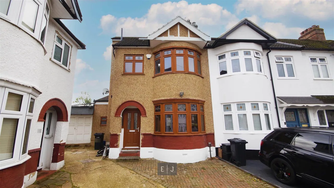 4 bed house to rent — Manorway, Woodford Green