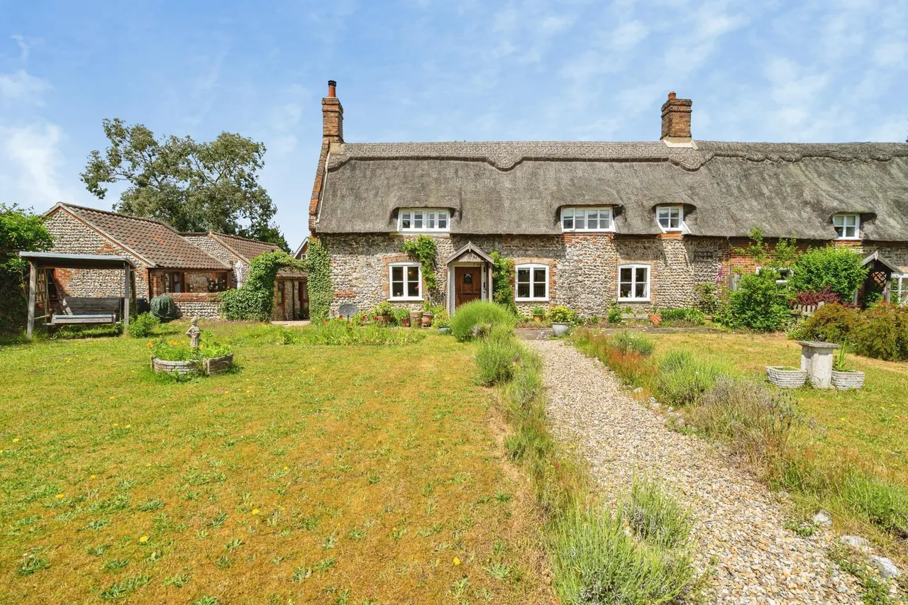 6 bed house for sale, The Green, Norwich, NR11