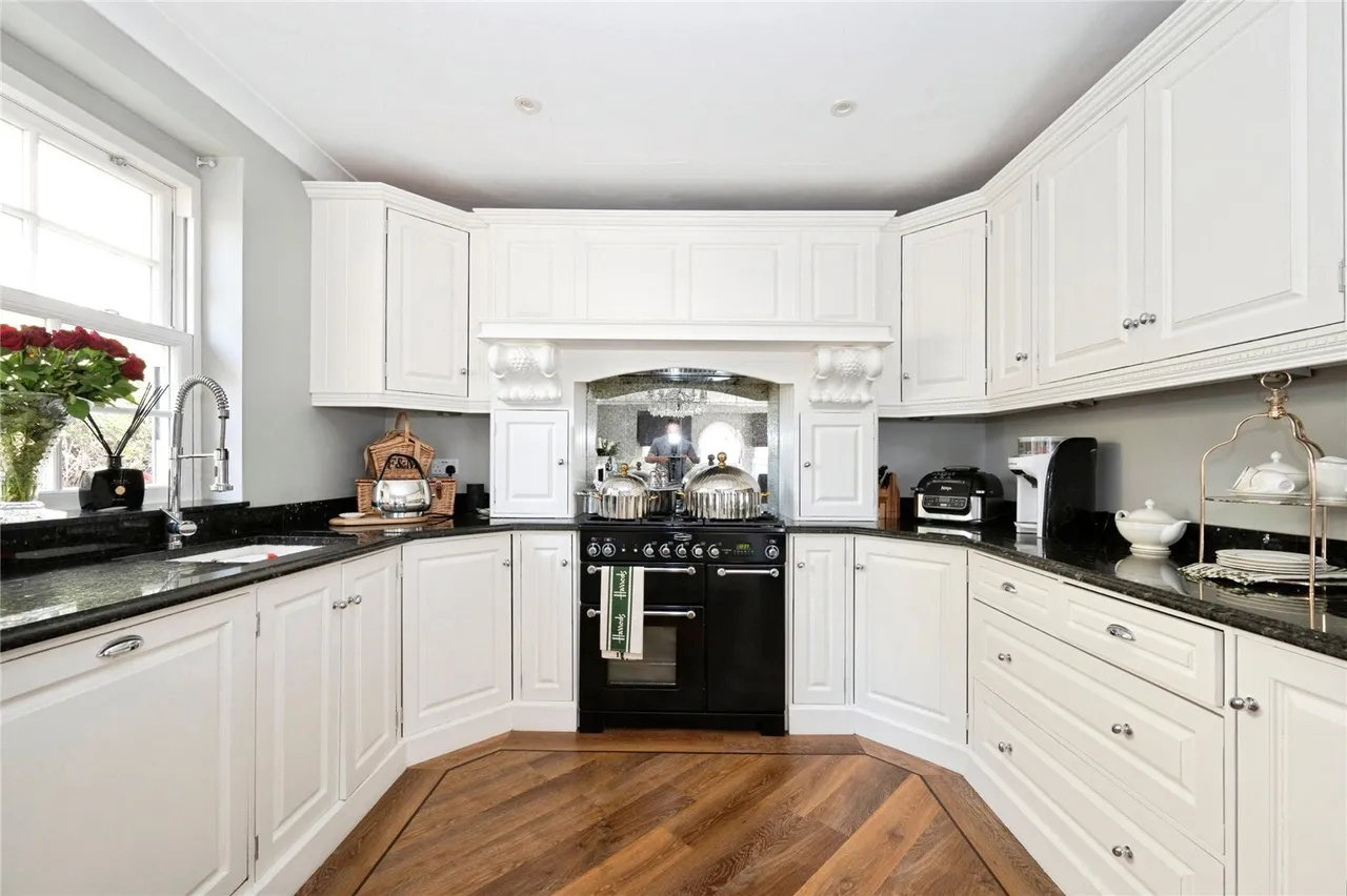 Chessington Road, Ewell, KT19, photo 2