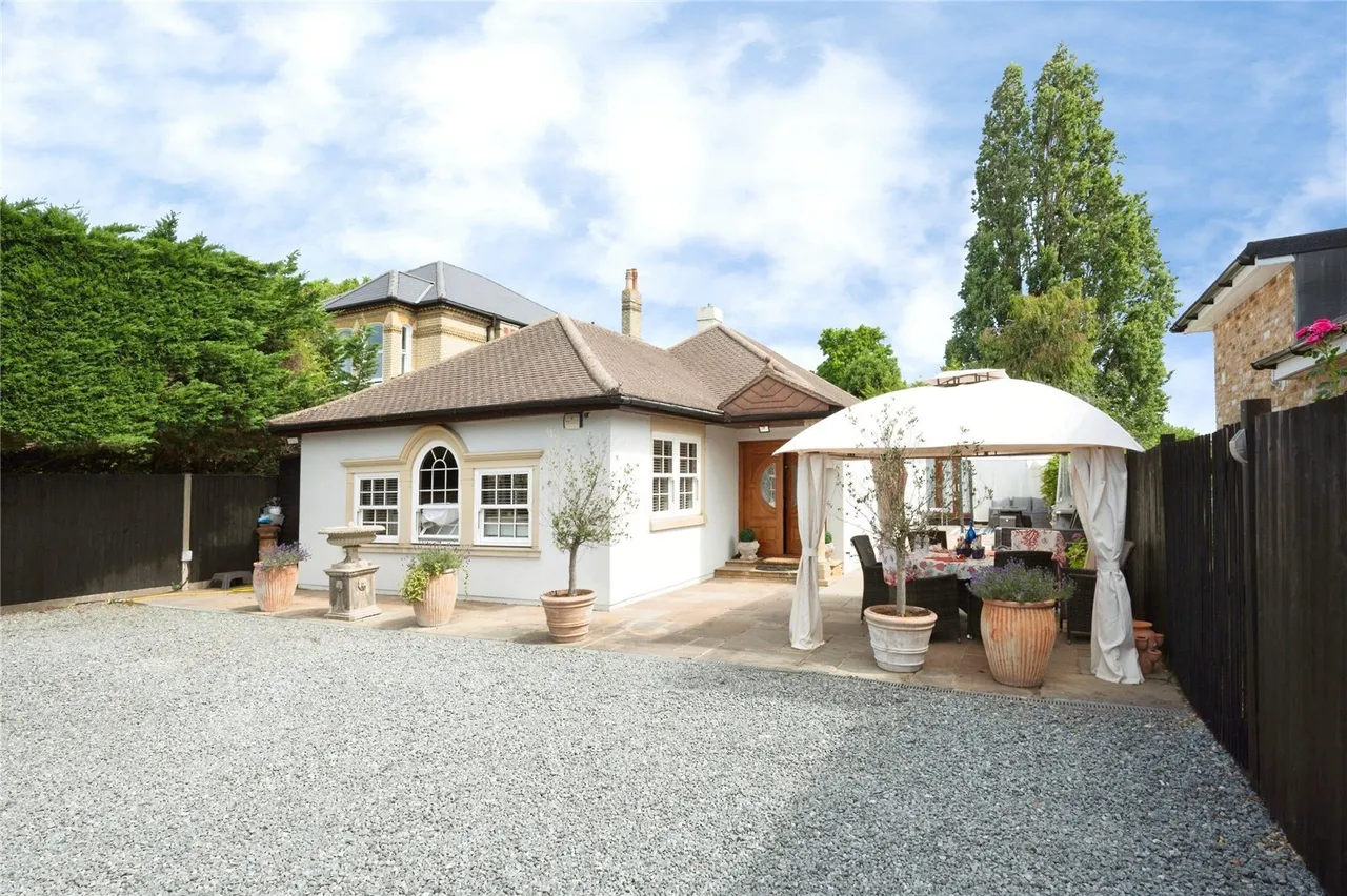 3 bed house for sale, Chessington Road, Ewell, KT19