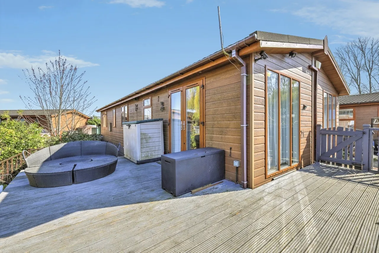 3 bed mobile home for sale — Goose Island, Billing Aquadrome, Northampton, Northamptonshire, NN3