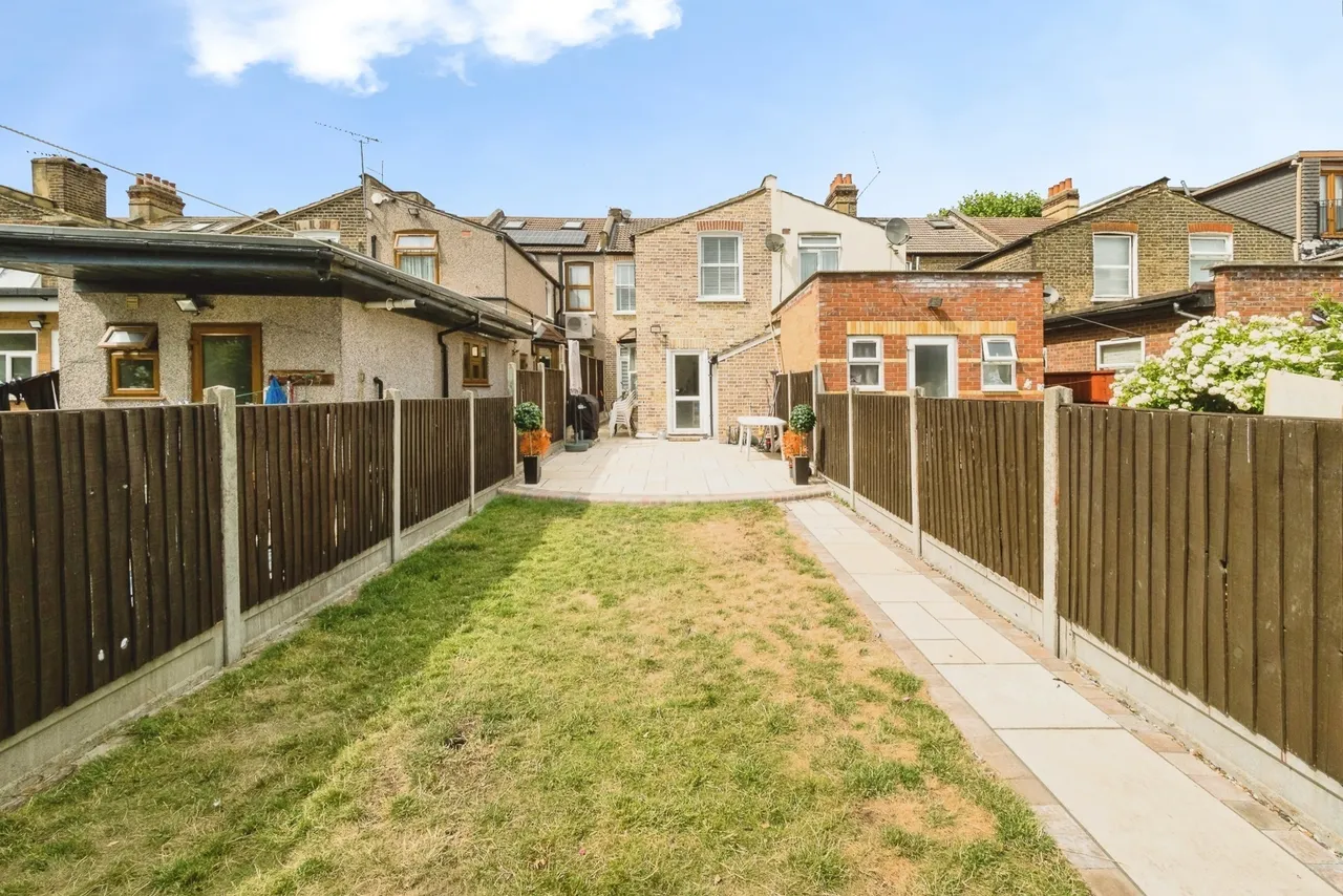 Byron Avenue, Manor Park, E12, photo 19