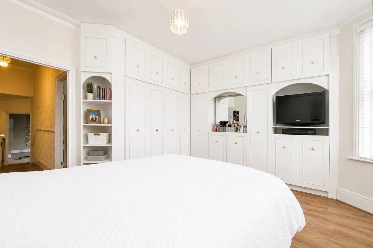 Byron Avenue, Manor Park, E12, photo 9