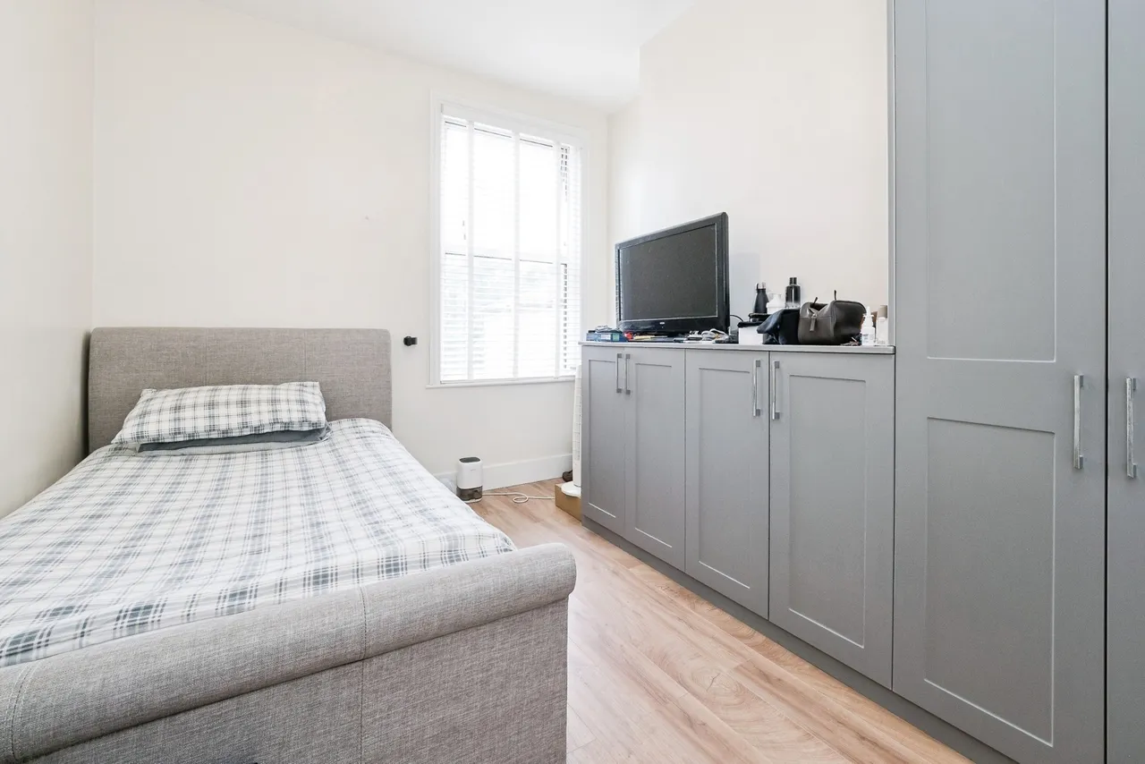 Byron Avenue, Manor Park, E12, photo 13
