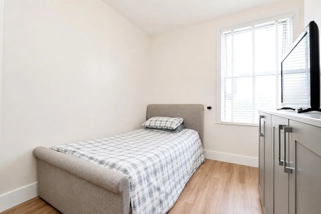 Byron Avenue, Manor Park, E12, photo 14