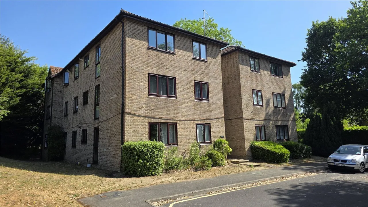 1 bed flat for sale, Calluna Court, Woking, GU22