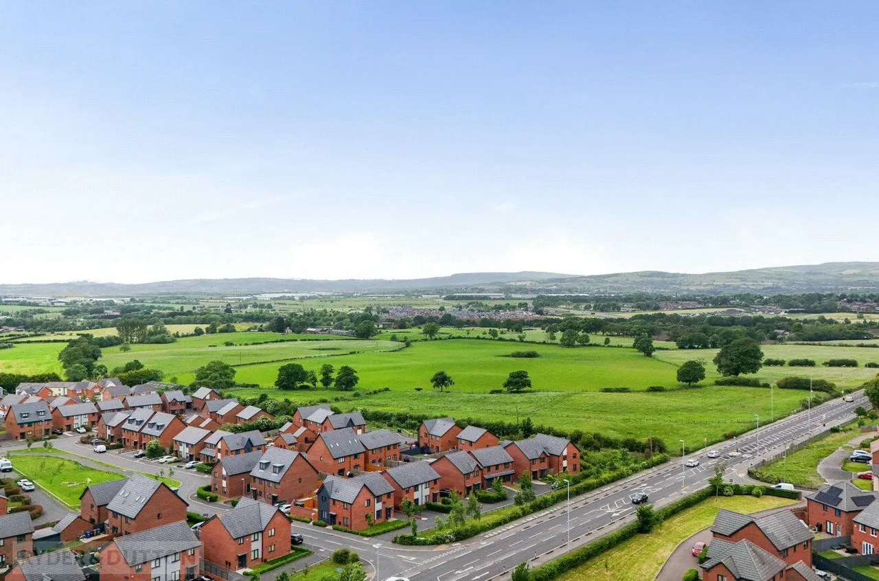 Rosethorns Close, Gladewood, M24, photo 26