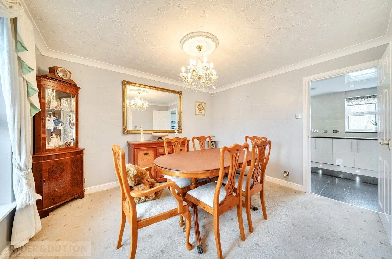 Rosethorns Close, Gladewood, M24, photo 11