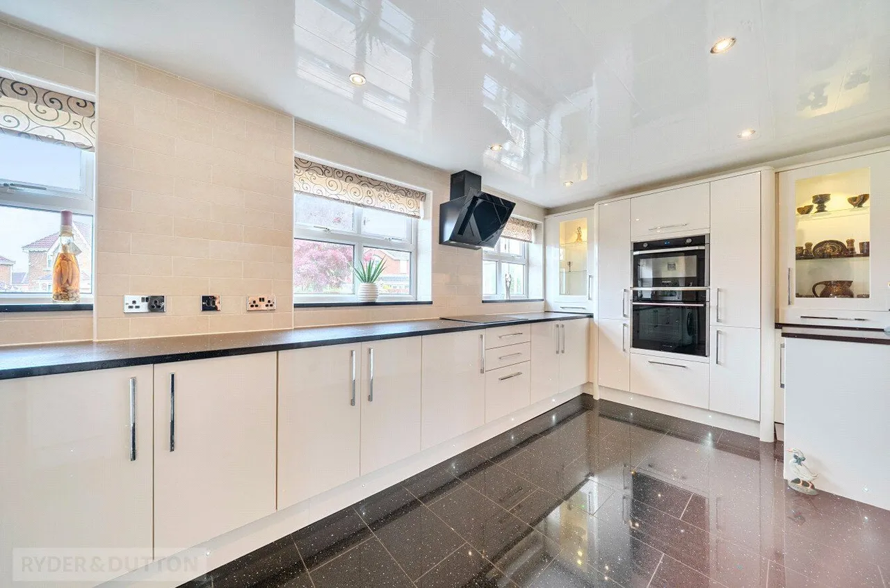Rosethorns Close, Gladewood, M24, photo 7