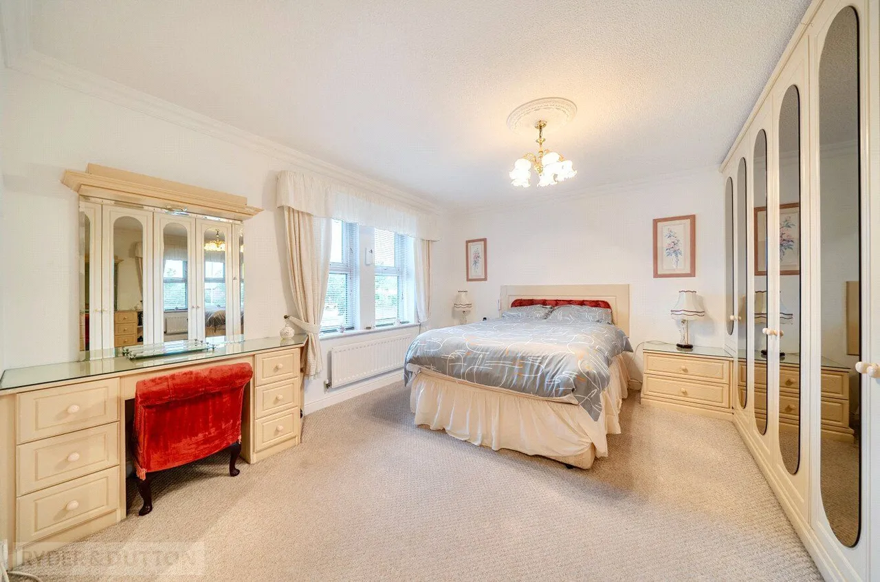 Rosethorns Close, Gladewood, M24, photo 15