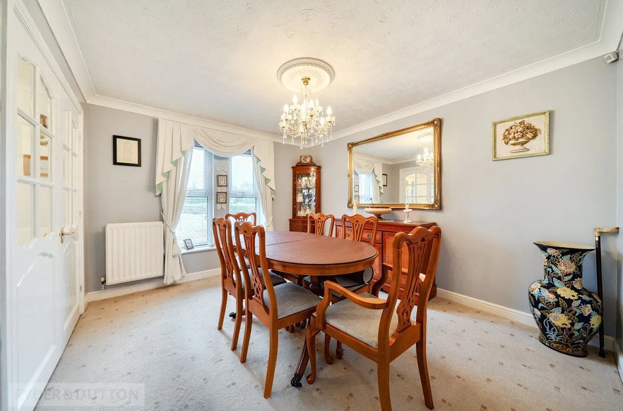 Rosethorns Close, Gladewood, M24, photo 12